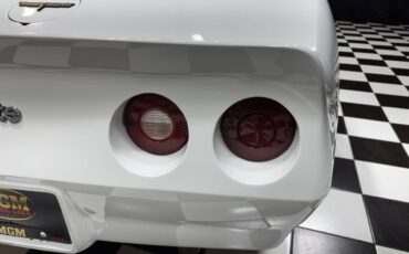 Chevrolet-Corvette-1981-Coupe-31
