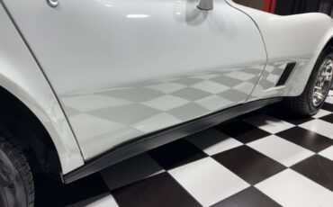 Chevrolet-Corvette-1981-Coupe-34