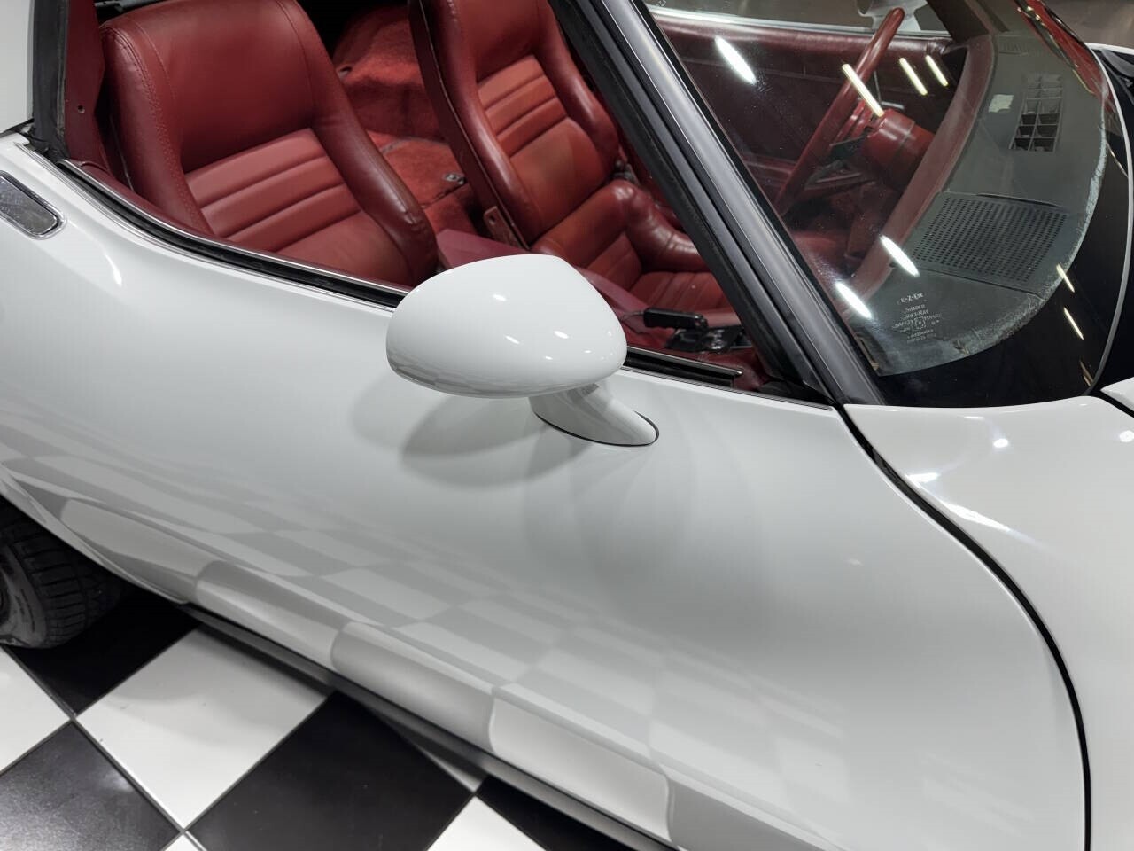 Chevrolet-Corvette-1981-Coupe-35