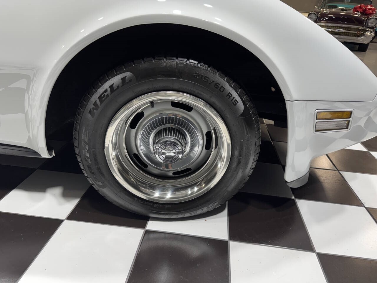 Chevrolet-Corvette-1981-Coupe-37