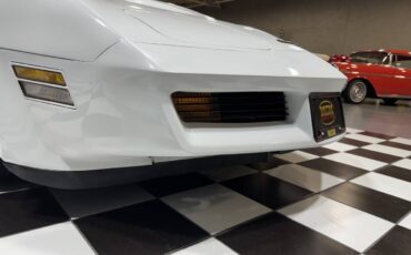 Chevrolet-Corvette-1981-Coupe-38