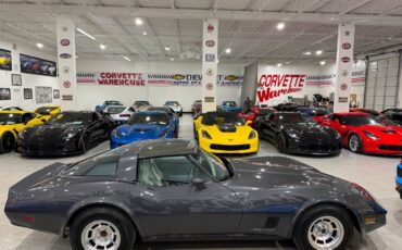 Chevrolet-Corvette-1981-Coupe-4