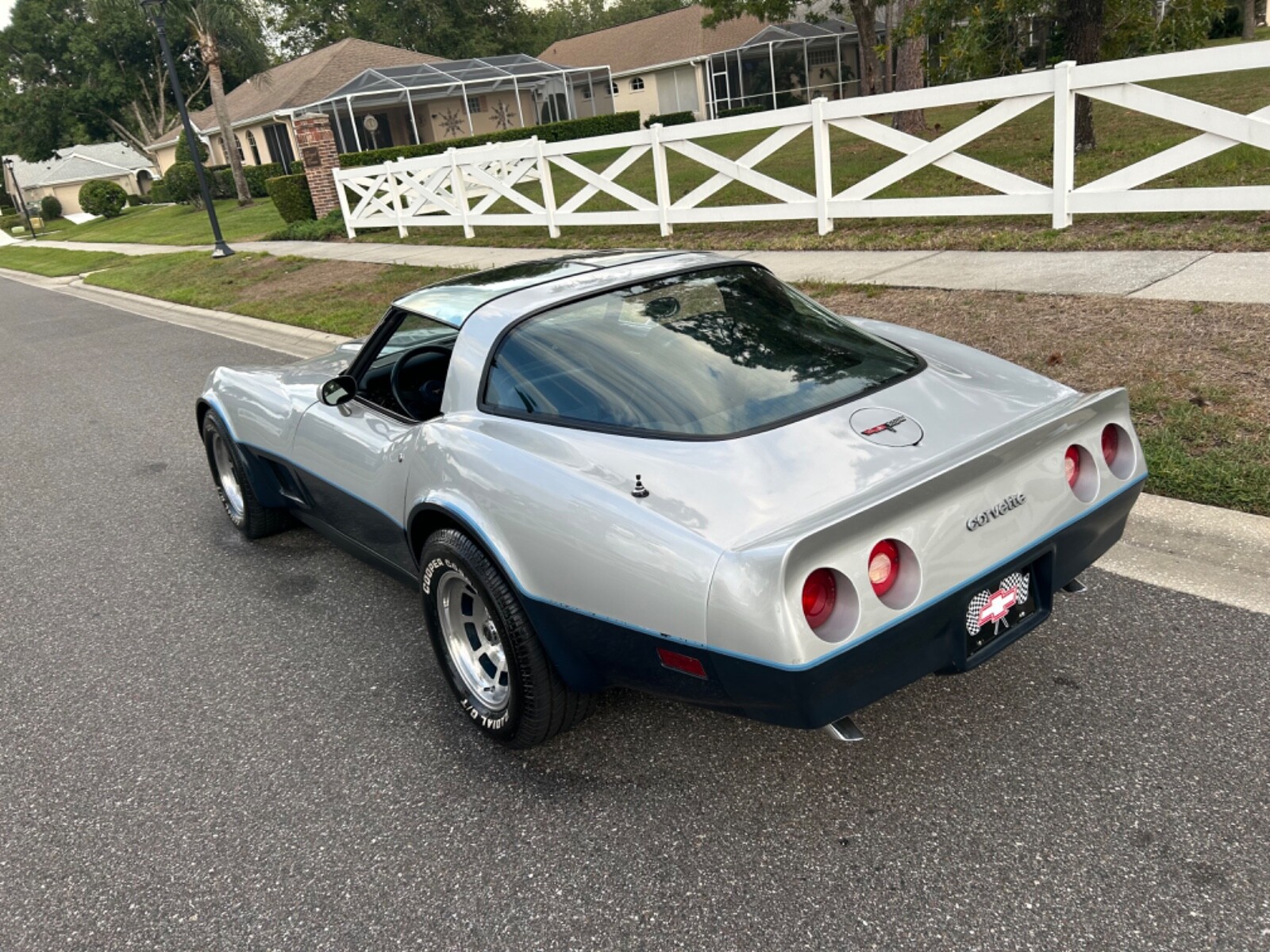 Chevrolet-Corvette-1981-Coupe-4