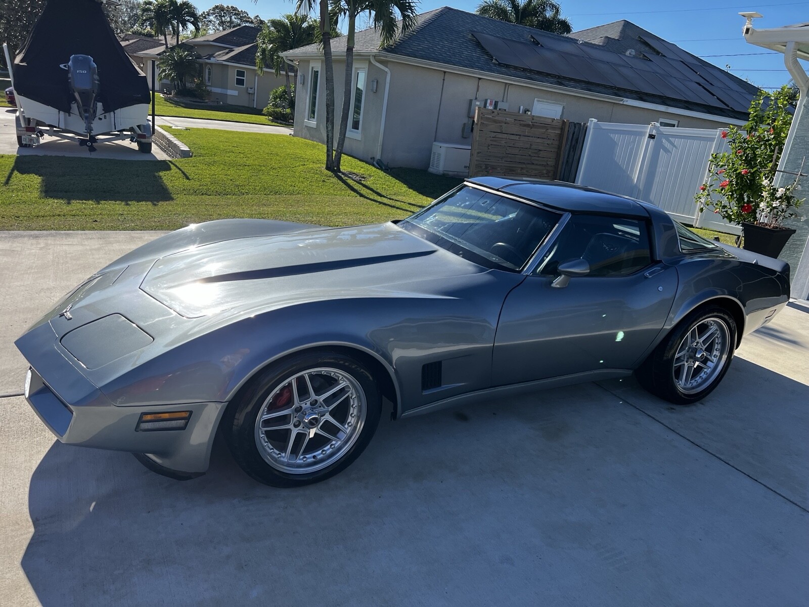 Chevrolet-Corvette-1981-Coupe-5