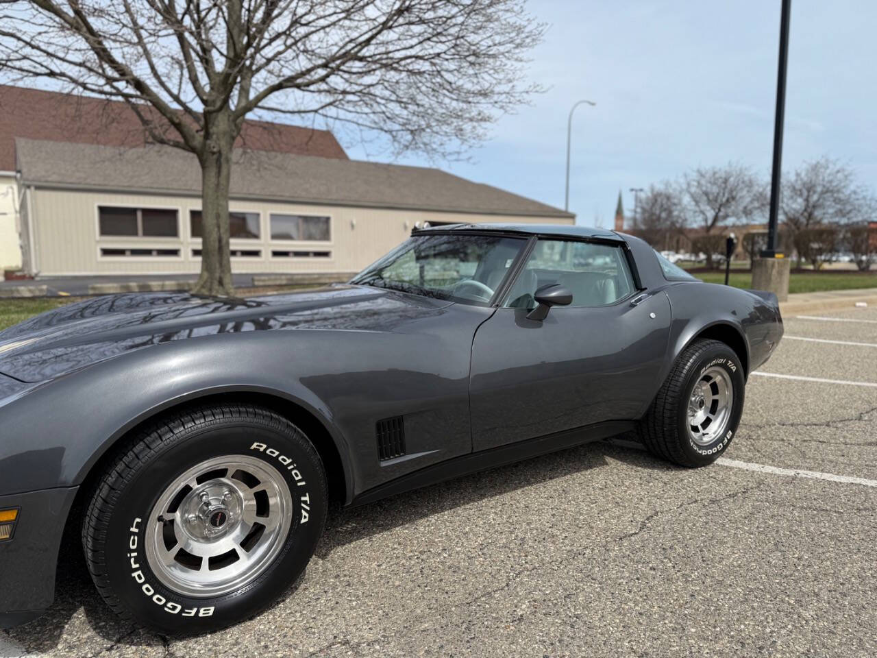 Chevrolet-Corvette-1981-Coupe-5