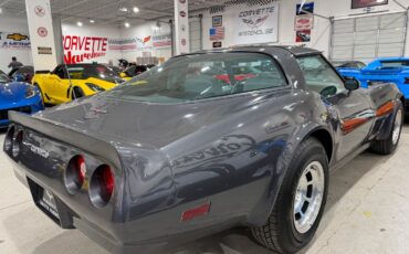Chevrolet-Corvette-1981-Coupe-5
