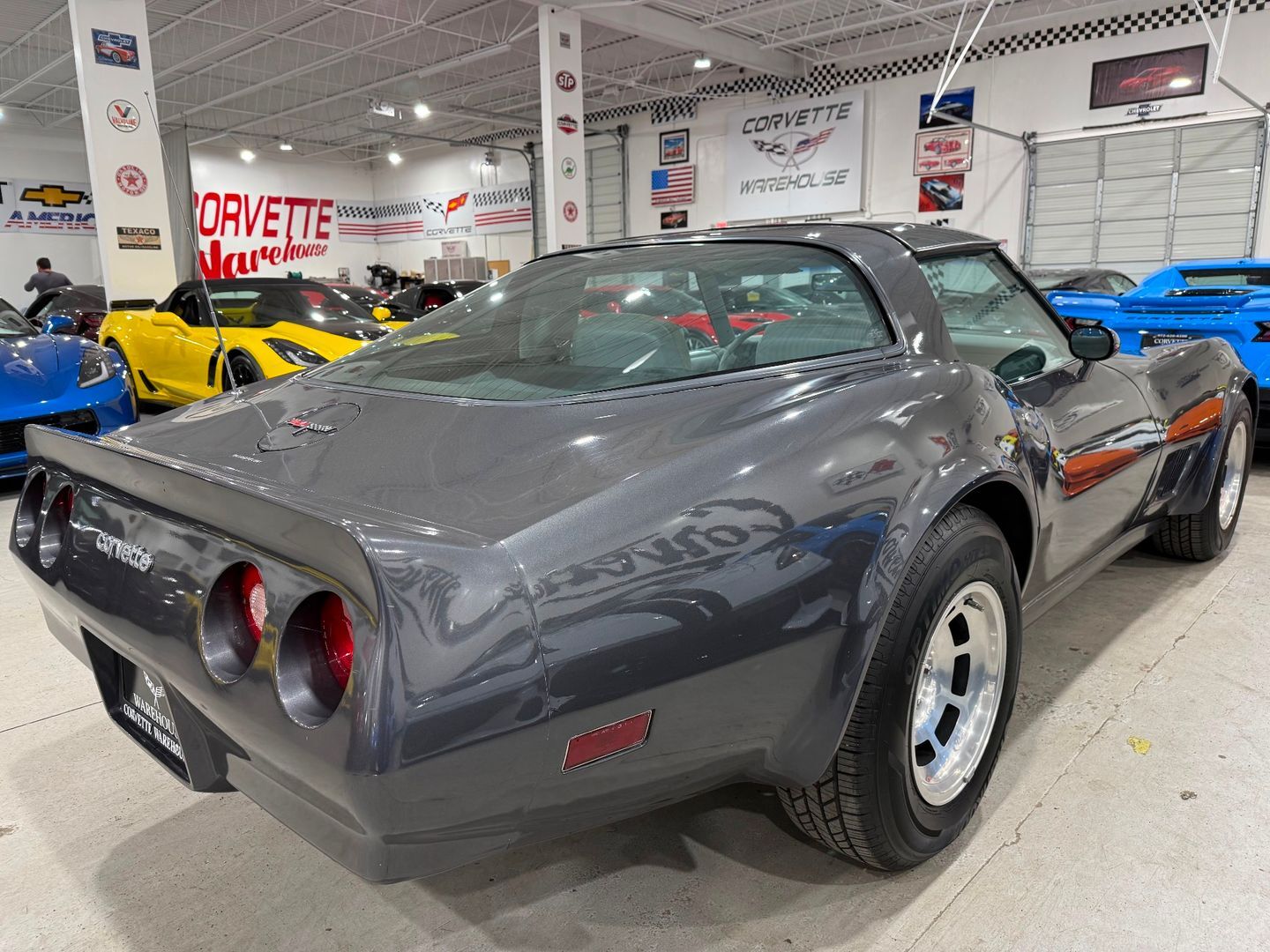 Chevrolet-Corvette-1981-Coupe-5