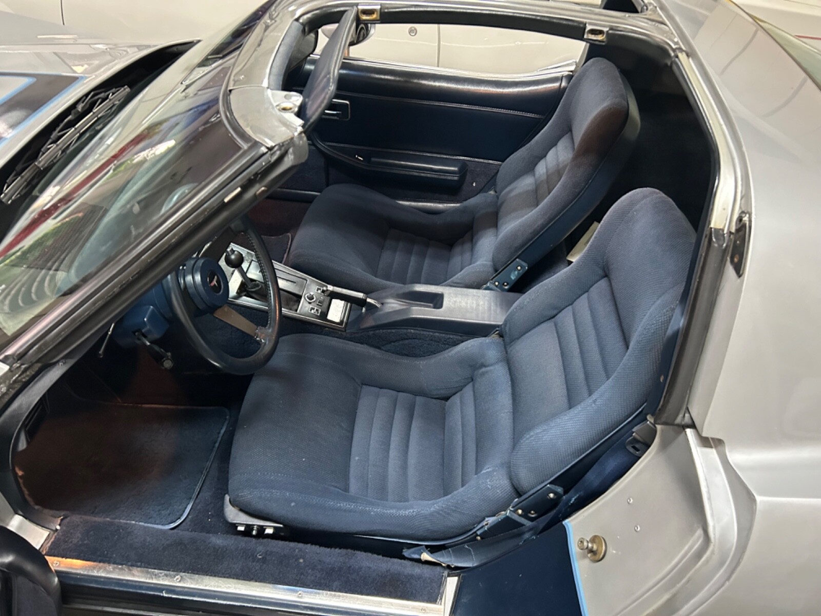 Chevrolet-Corvette-1981-Coupe-5