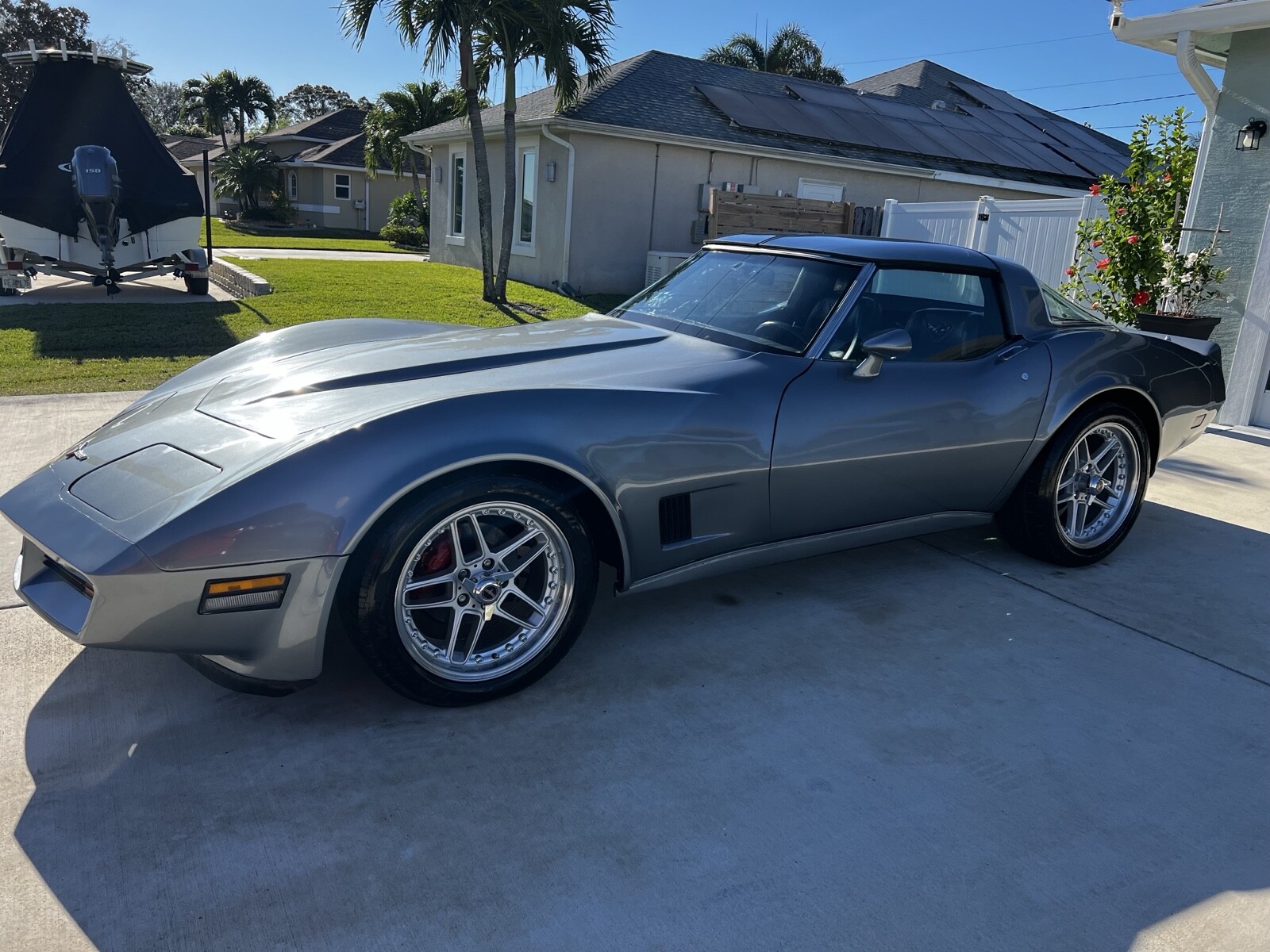 Chevrolet-Corvette-1981-Coupe-6