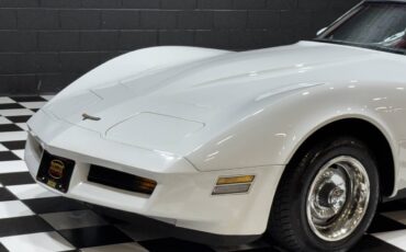 Chevrolet-Corvette-1981-Coupe-6