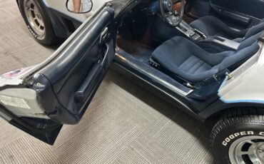 Chevrolet-Corvette-1981-Coupe-6