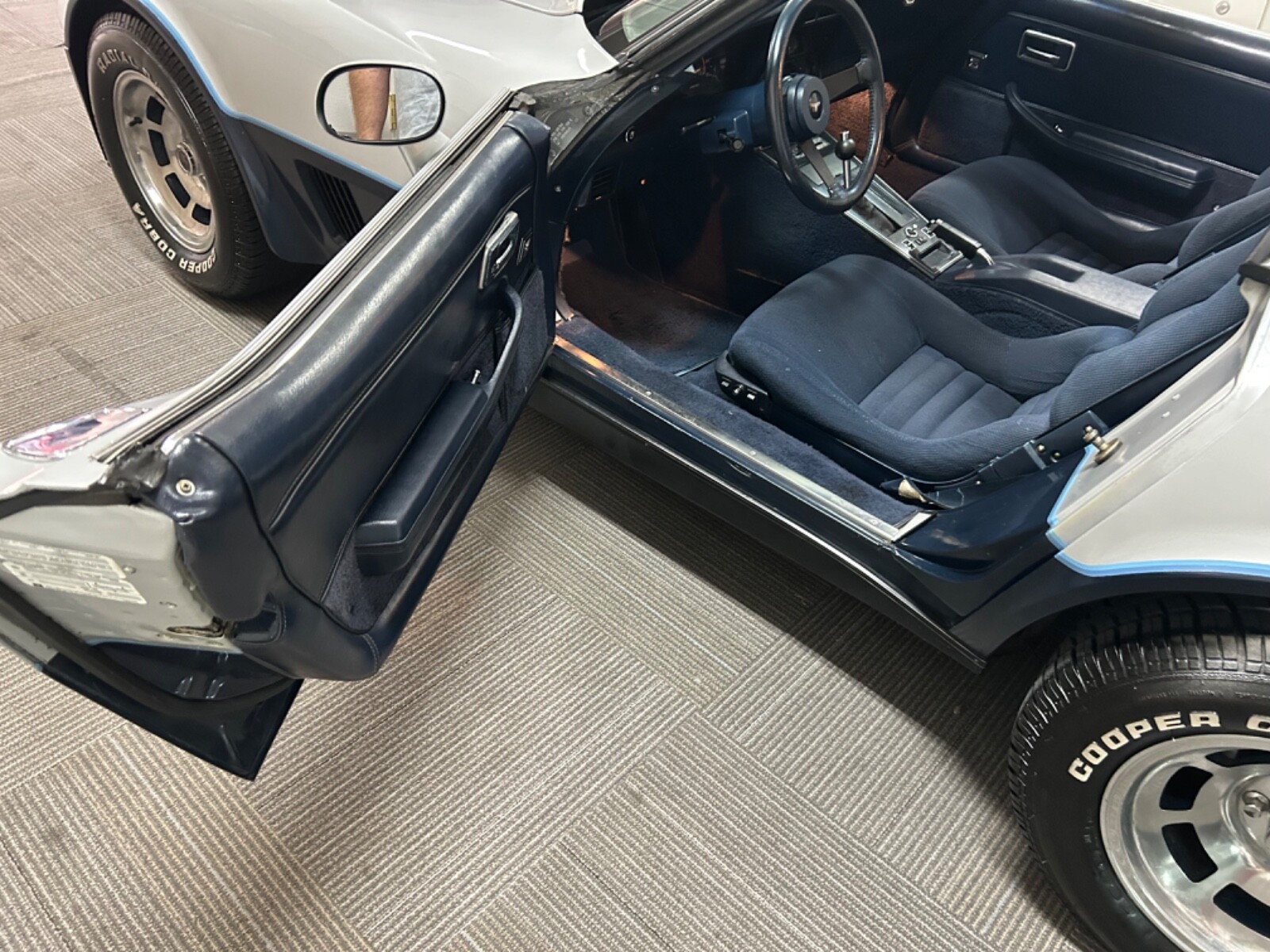 Chevrolet-Corvette-1981-Coupe-6