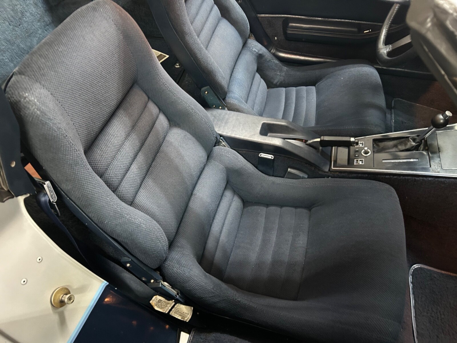 Chevrolet-Corvette-1981-Coupe-7