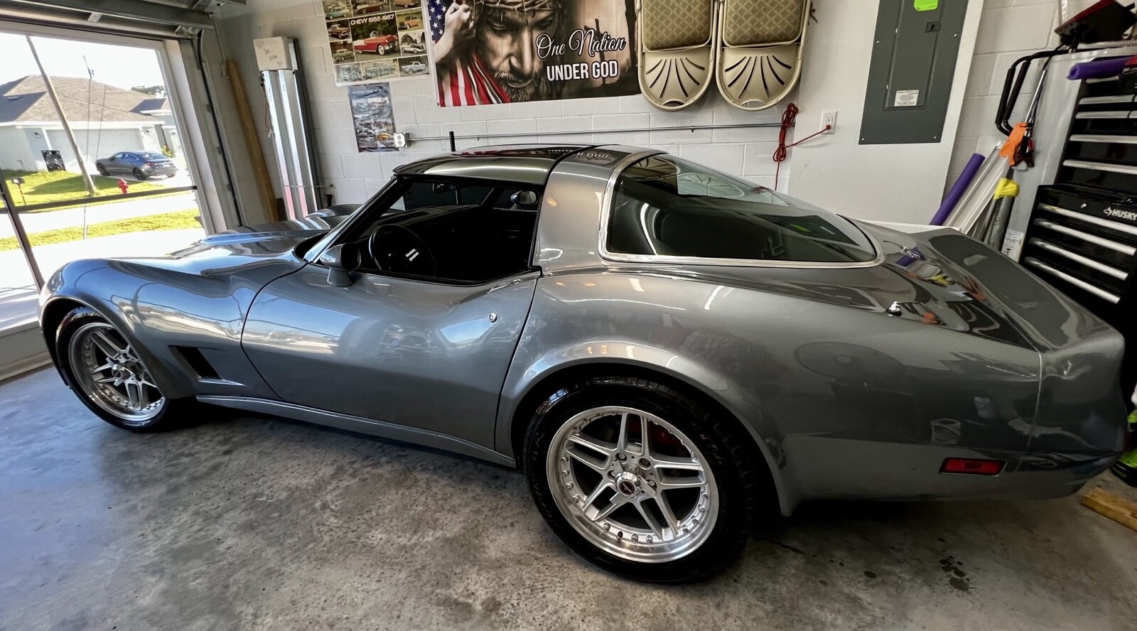Chevrolet-Corvette-1981-Coupe-8