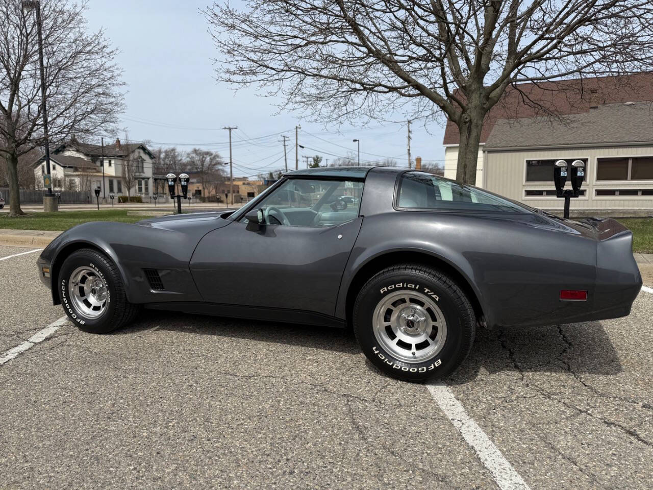 Chevrolet-Corvette-1981-Coupe-8
