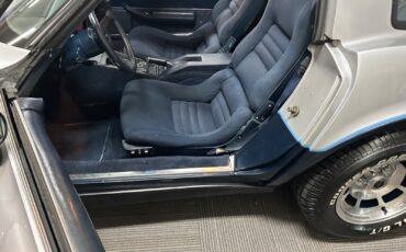 Chevrolet-Corvette-1981-Coupe-8