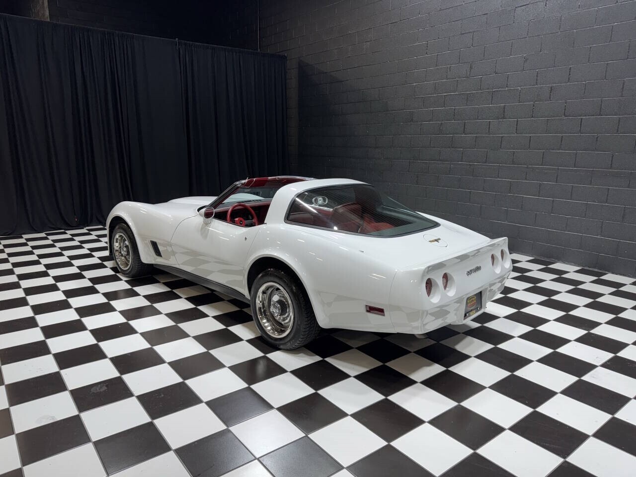 Chevrolet-Corvette-1981-Coupe-8