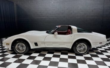 Chevrolet-Corvette-1981-Coupe-9