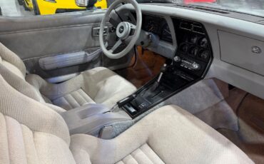 Chevrolet-Corvette-1981-Coupe-9