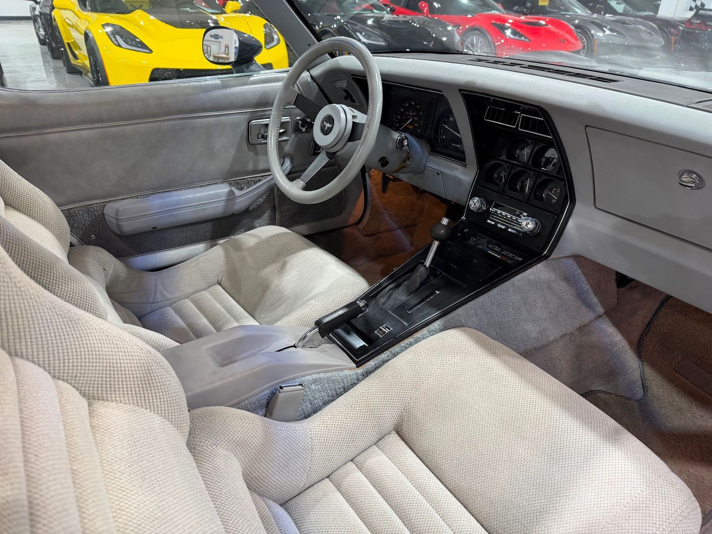Chevrolet-Corvette-1981-Coupe-9