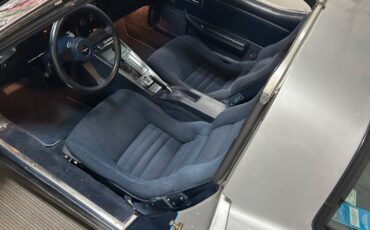 Chevrolet-Corvette-1981-Coupe-9