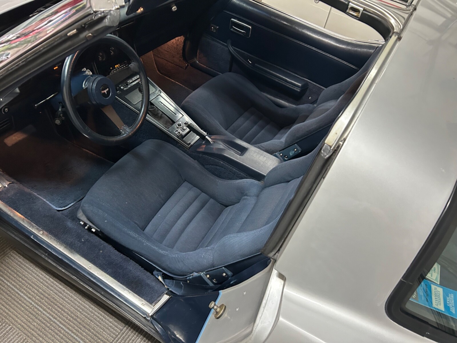Chevrolet-Corvette-1981-Coupe-9