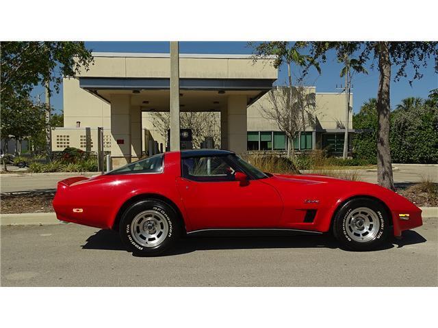 Chevrolet-Corvette-1981-T-TOPD-1