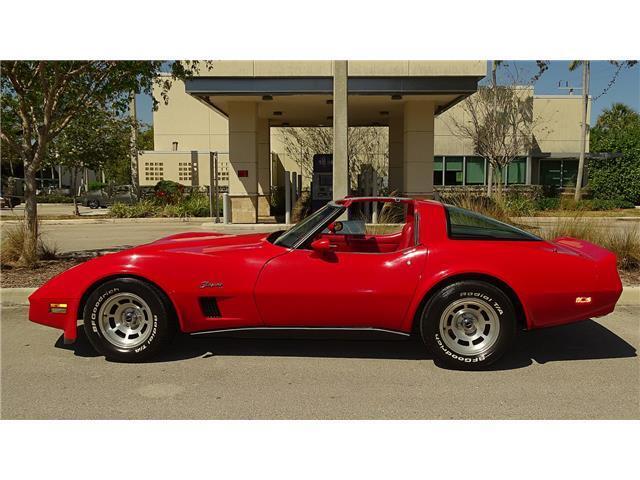 Chevrolet-Corvette-1981-T-TOPD-2