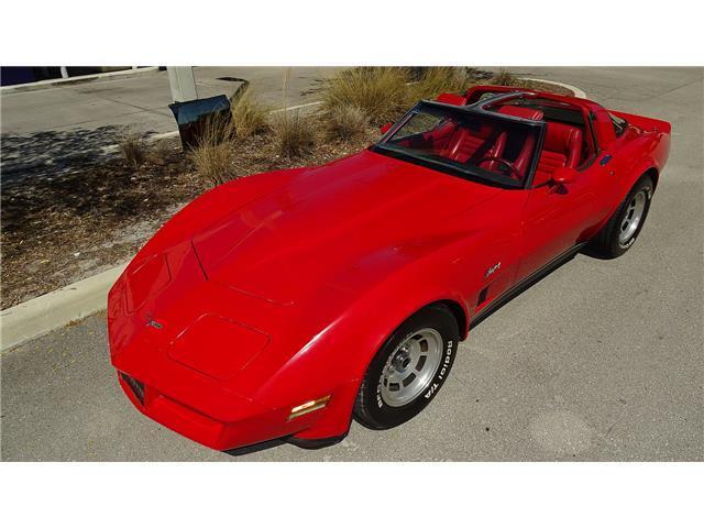 Chevrolet-Corvette-1981-T-TOPD-3