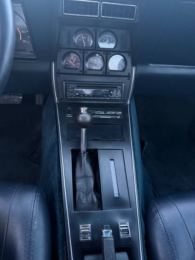 Chevrolet-Corvette-1981-blue-4