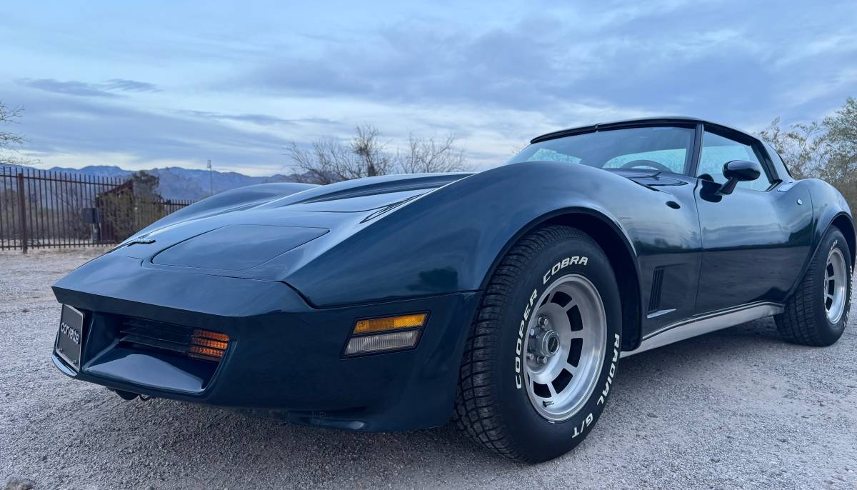 Chevrolet-Corvette-1981-blue