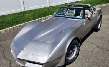 Chevrolet-Corvette-1982