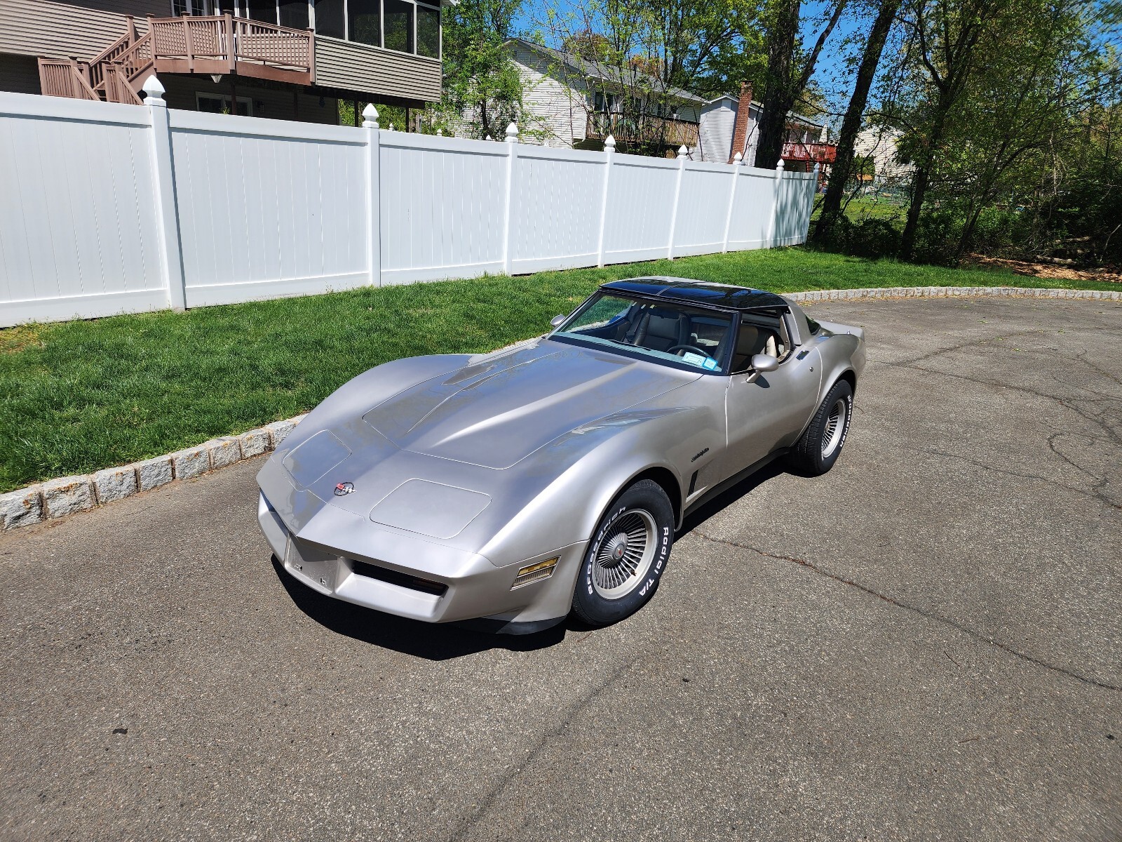 Chevrolet-Corvette-1982-2