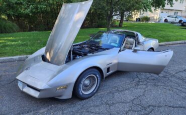 Chevrolet-Corvette-1982-6