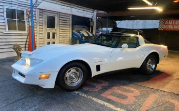 Chevrolet-Corvette-1982-Coupe-1