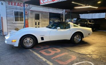 Chevrolet-Corvette-1982-Coupe-10