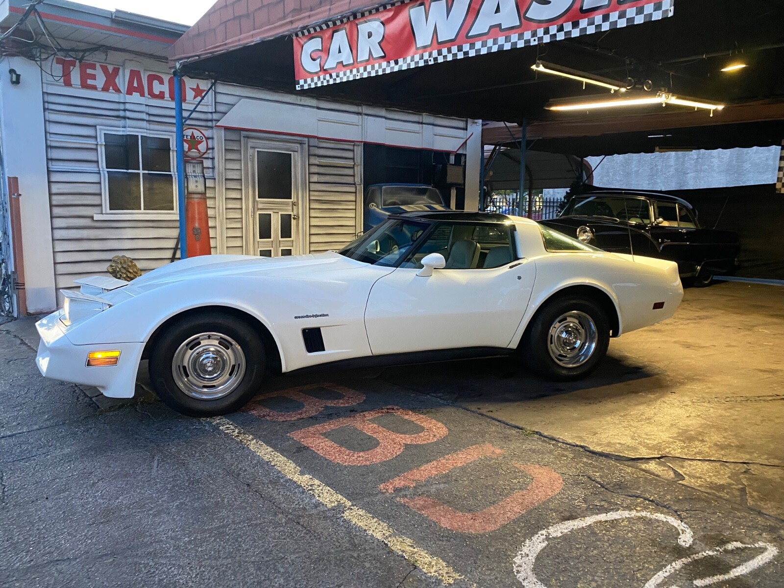 Chevrolet-Corvette-1982-Coupe-10