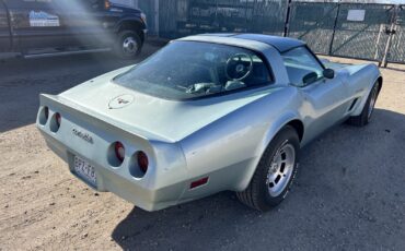 Chevrolet-Corvette-1982-Coupe-12