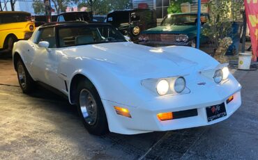 Chevrolet-Corvette-1982-Coupe-14