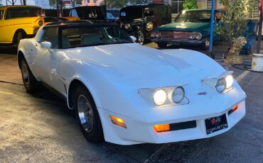 Chevrolet-Corvette-1982-Coupe-15