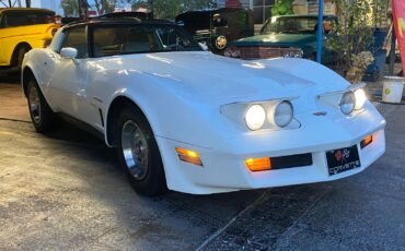 Chevrolet-Corvette-1982-Coupe-16