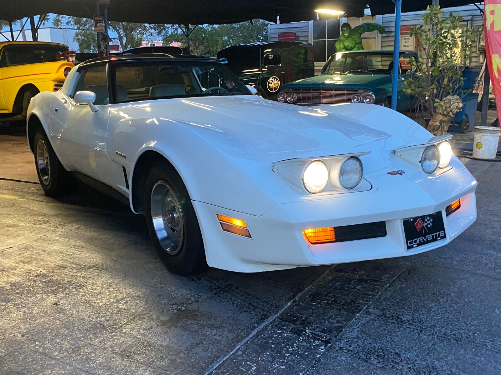 Chevrolet-Corvette-1982-Coupe-16