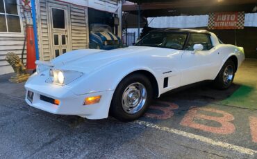 Chevrolet-Corvette-1982-Coupe-17