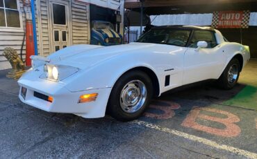 Chevrolet-Corvette-1982-Coupe-18