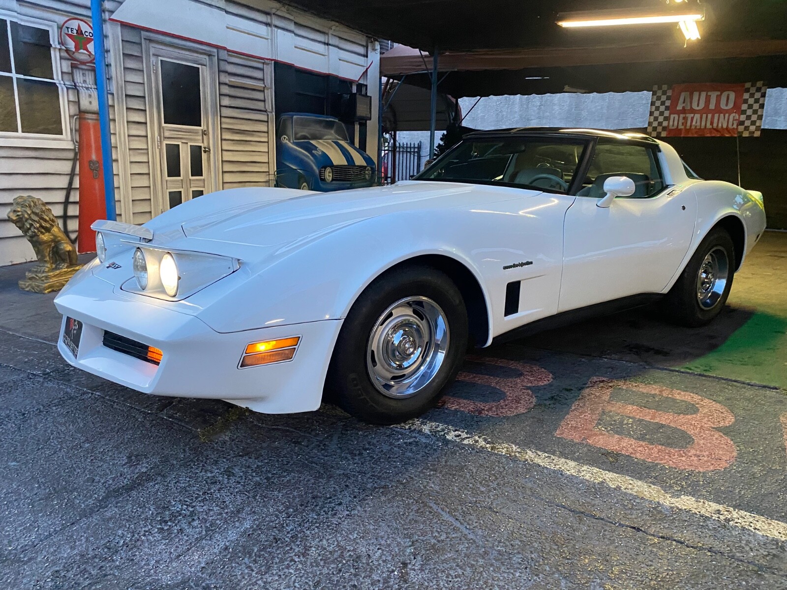Chevrolet-Corvette-1982-Coupe-18