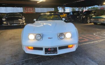 Chevrolet-Corvette-1982-Coupe-19