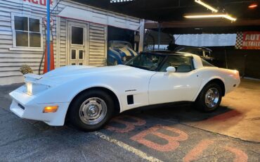 Chevrolet-Corvette-1982-Coupe-2