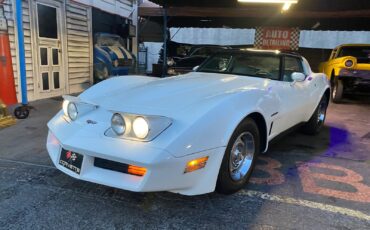 Chevrolet-Corvette-1982-Coupe-20