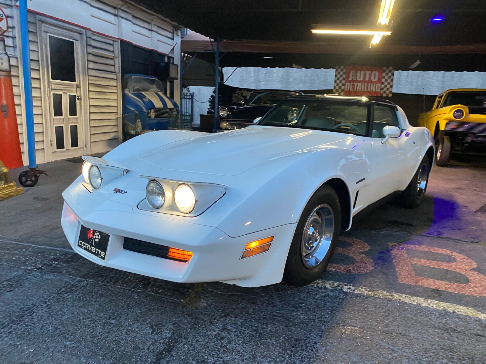 Chevrolet-Corvette-1982-Coupe-20