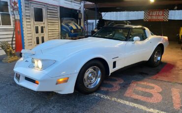Chevrolet-Corvette-1982-Coupe-21